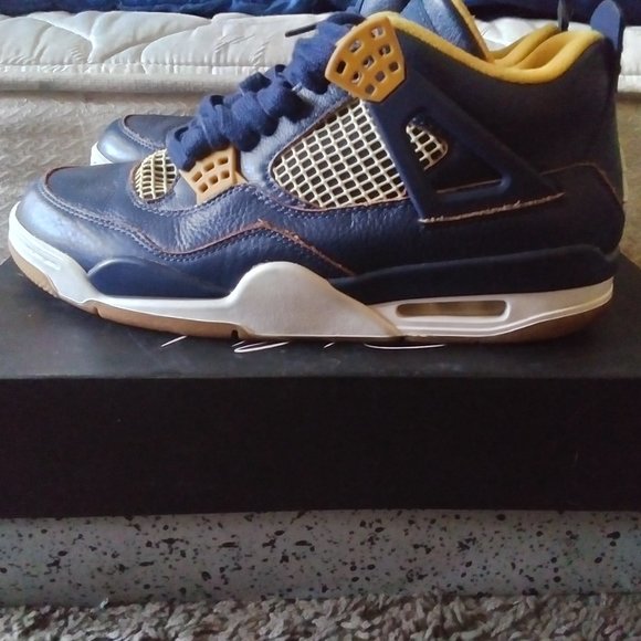 Jordan 4 dunk from above main image 4